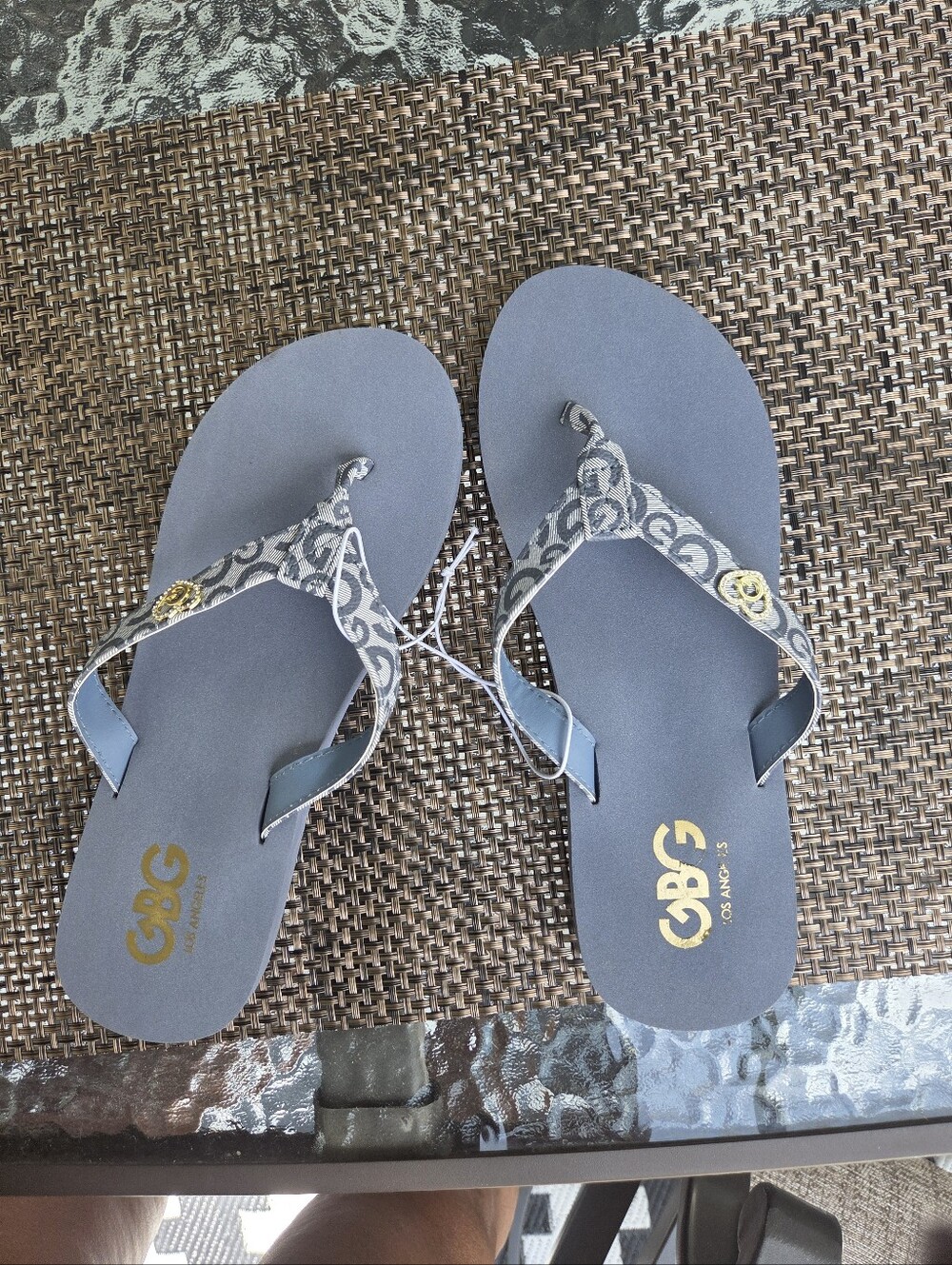 Guess Gray Patterned Thong Sandals with Gold Logo Accent